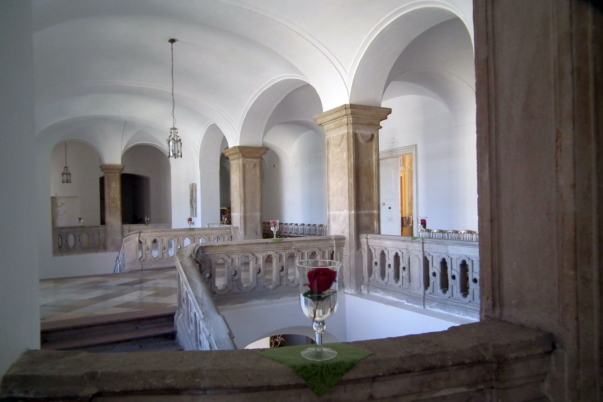 DSCF4977 lepcsohaz a diszterem elott2