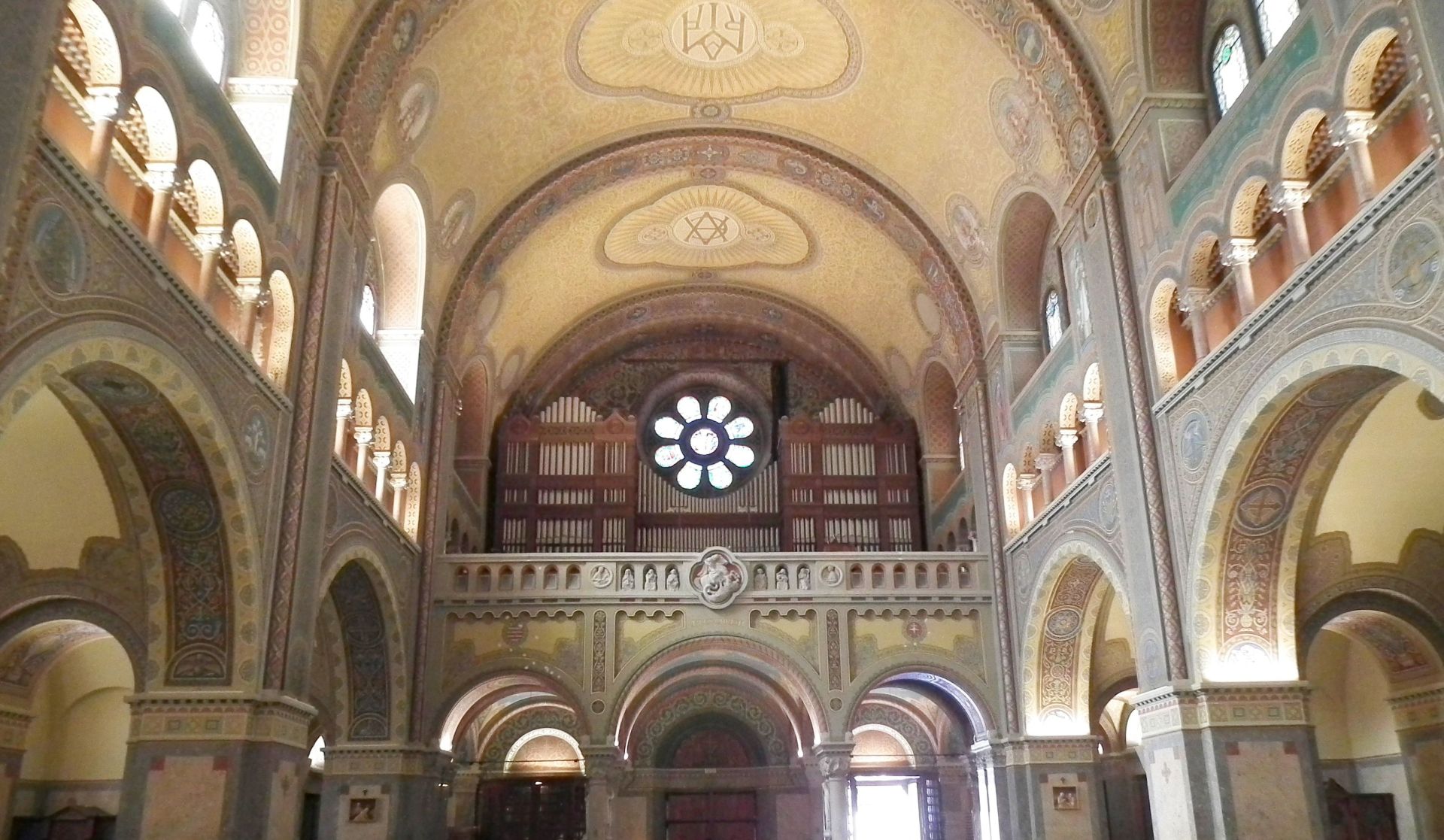 DSCF6109 Magyarok Nagyasszonya szekesegyhaz karzat orgona2