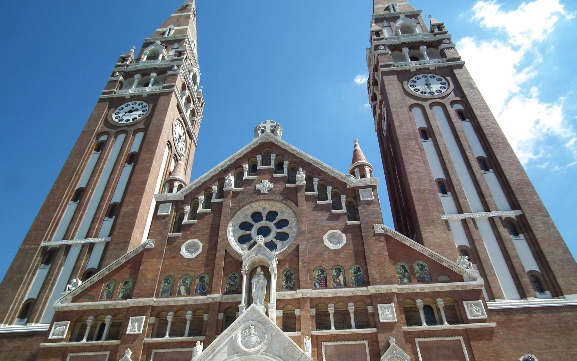 DSCF6134 Magyarok Nagyasszonya szekesegyhaz kozismert neven fogadalmi templom fohomlokzat 2