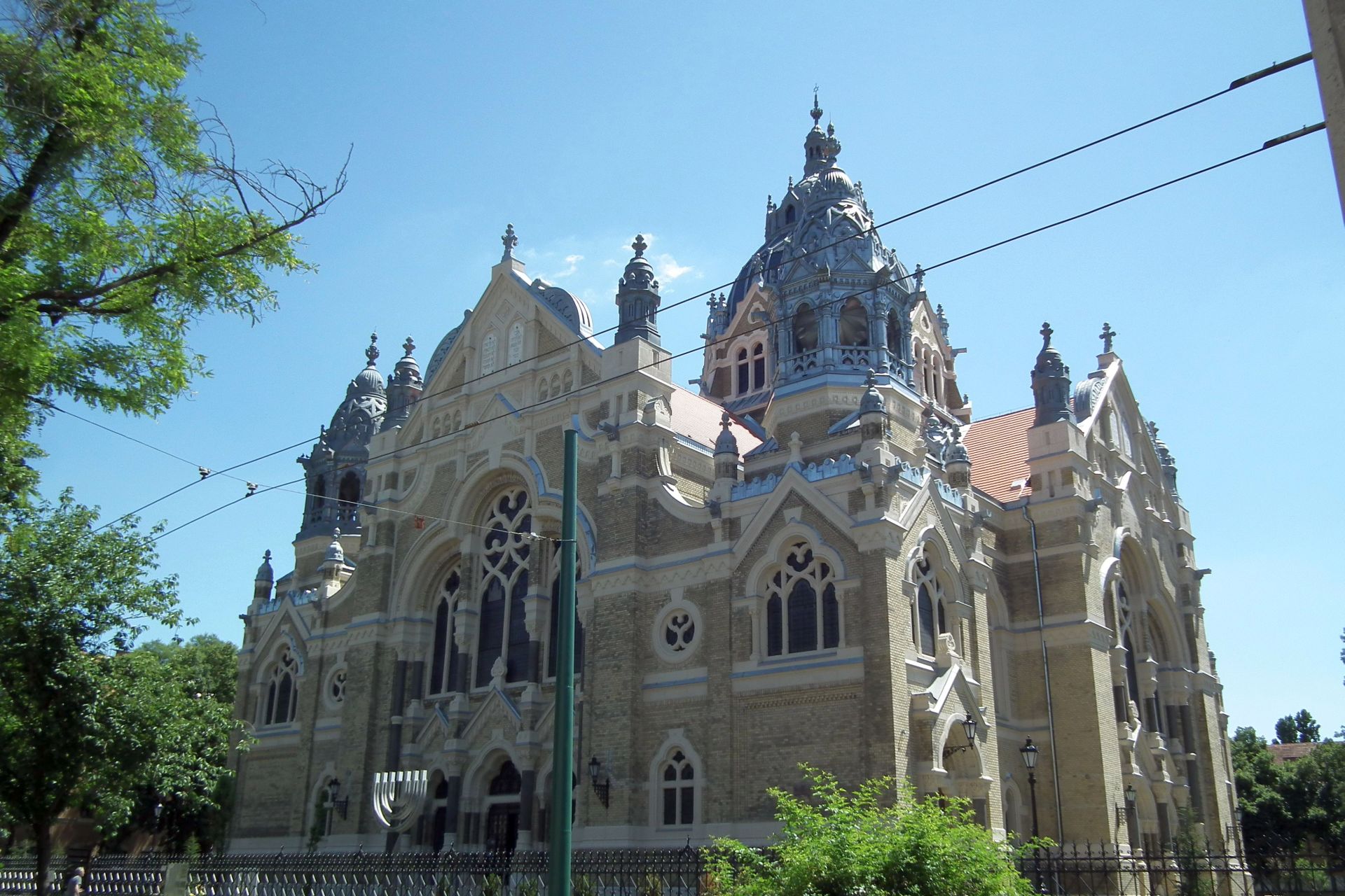 DSCF6203 Uj zsinagoga Josika utcai fohomlokzat2