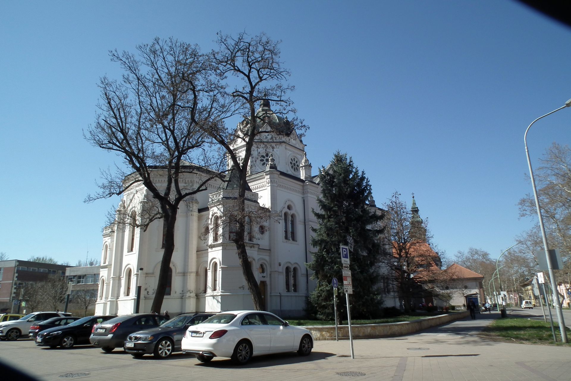 DSCF1049 kozalitunk a Zsinagoga2