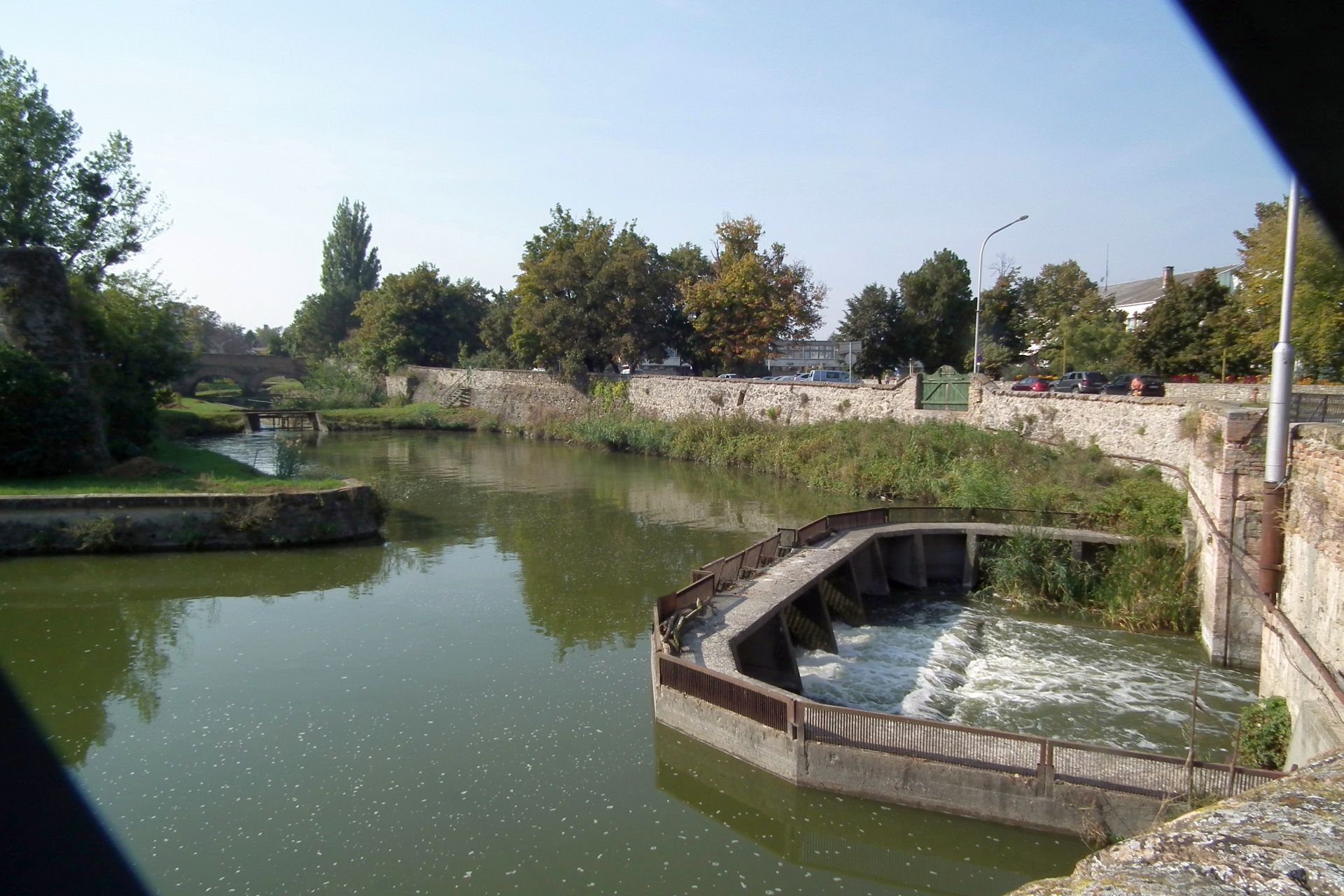 DSCF3997 a varat korulvevo vizrendszer