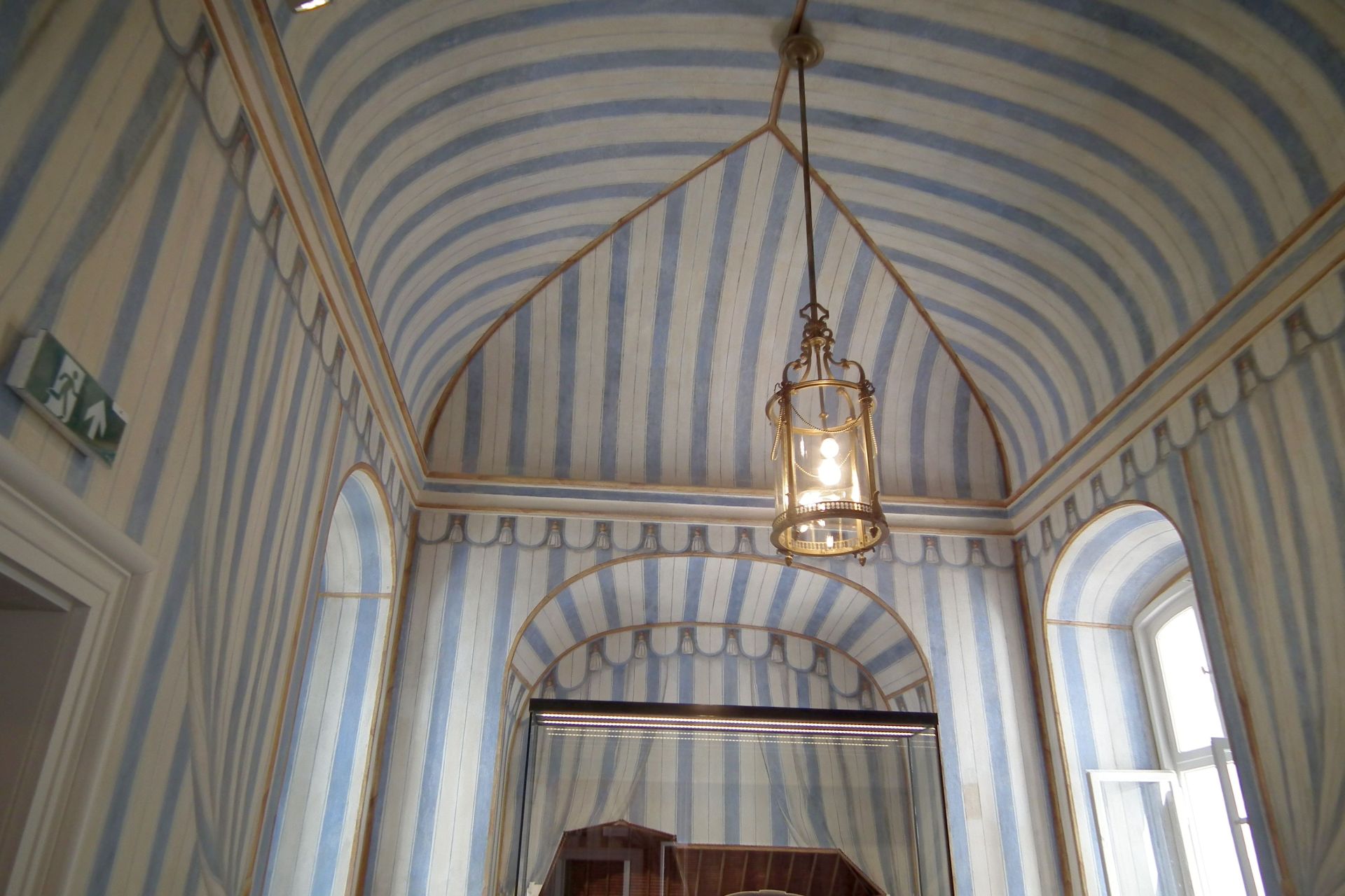 Híres épületek: Eszterházy Kastély, Tata 9 DSCF5945 satorszoba2