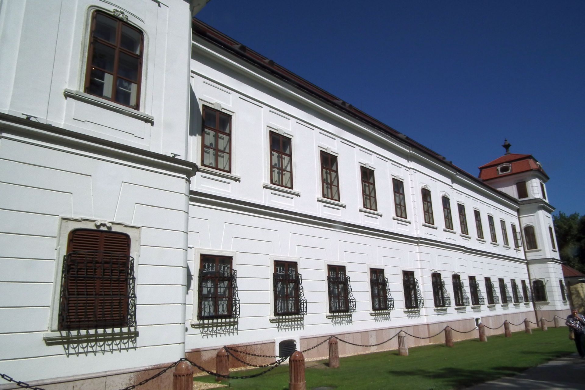 DSCF5992 a kastely kolso homlokzata rekonstrukcio utan