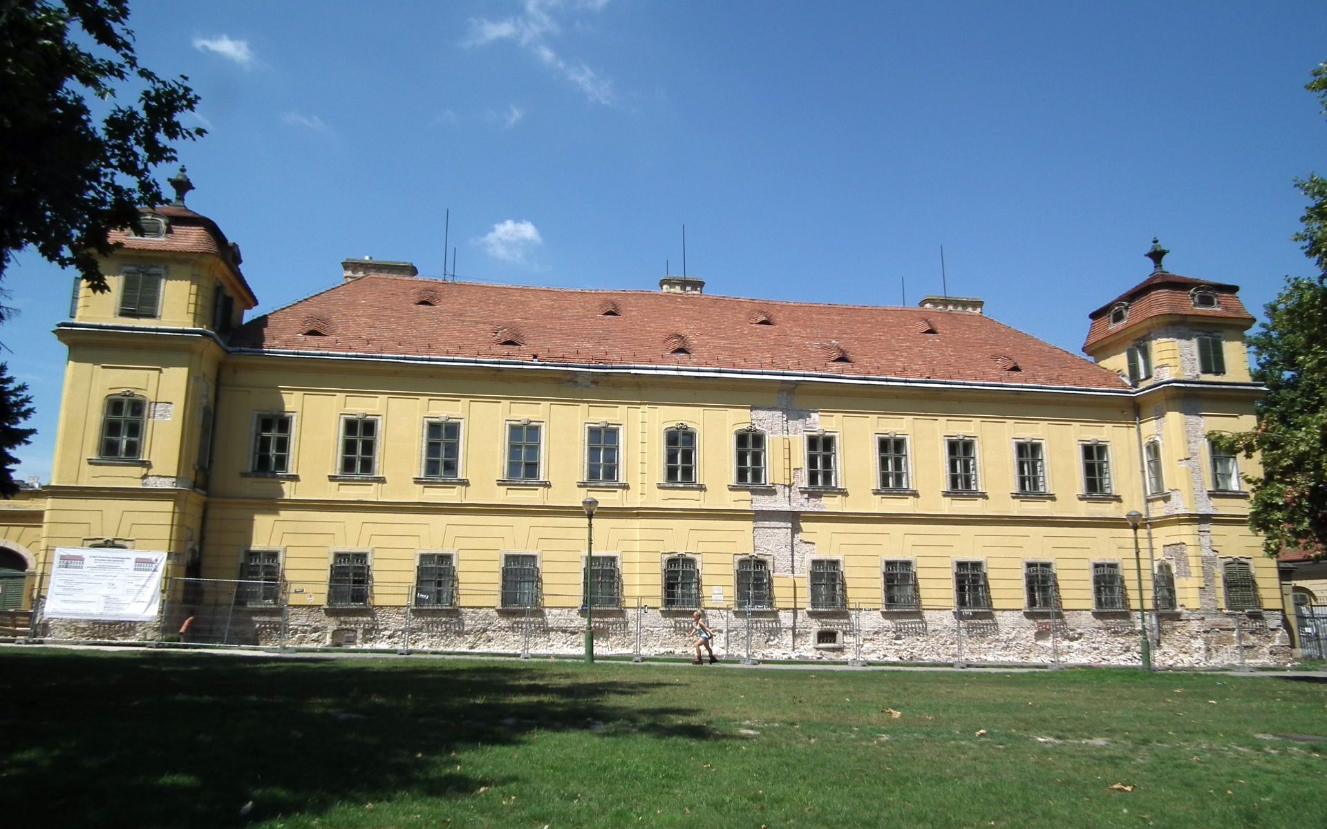 DSCF6842 a romos Esterhazy kastely2