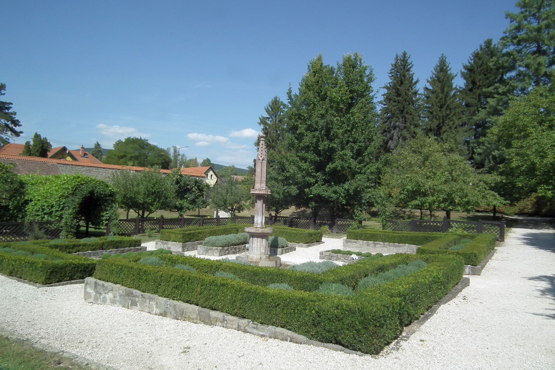 DSCF6151 gyumolcsos kert Anjou kori diszkuttal2