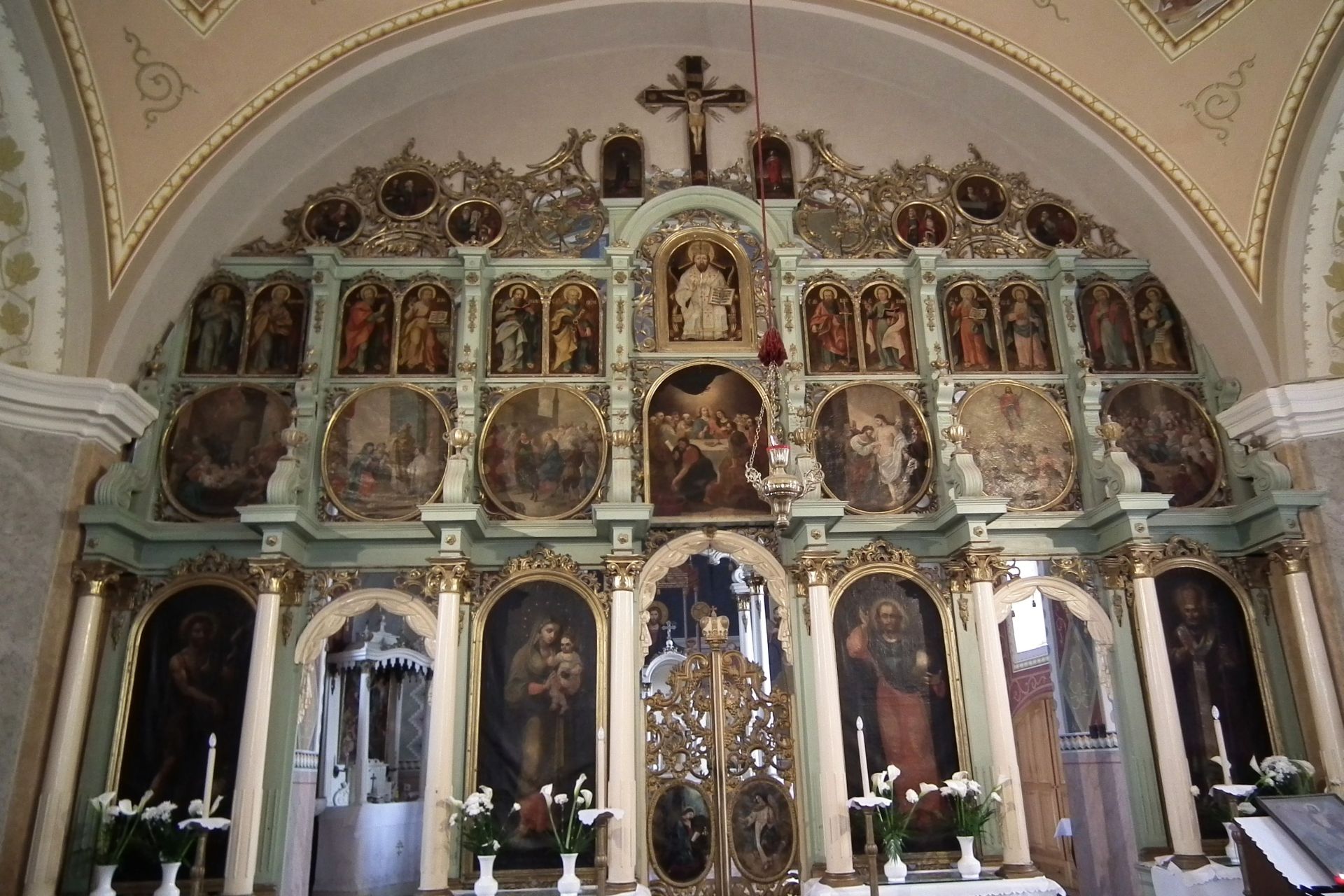 Szt. Mikos gorog katolikus templomban az ikonosztaz kozelebbrol