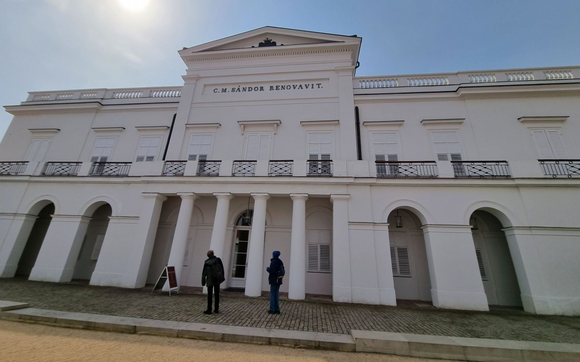 20220403 121830 a belso udvar feloli homlokzat a kastely bejarata2